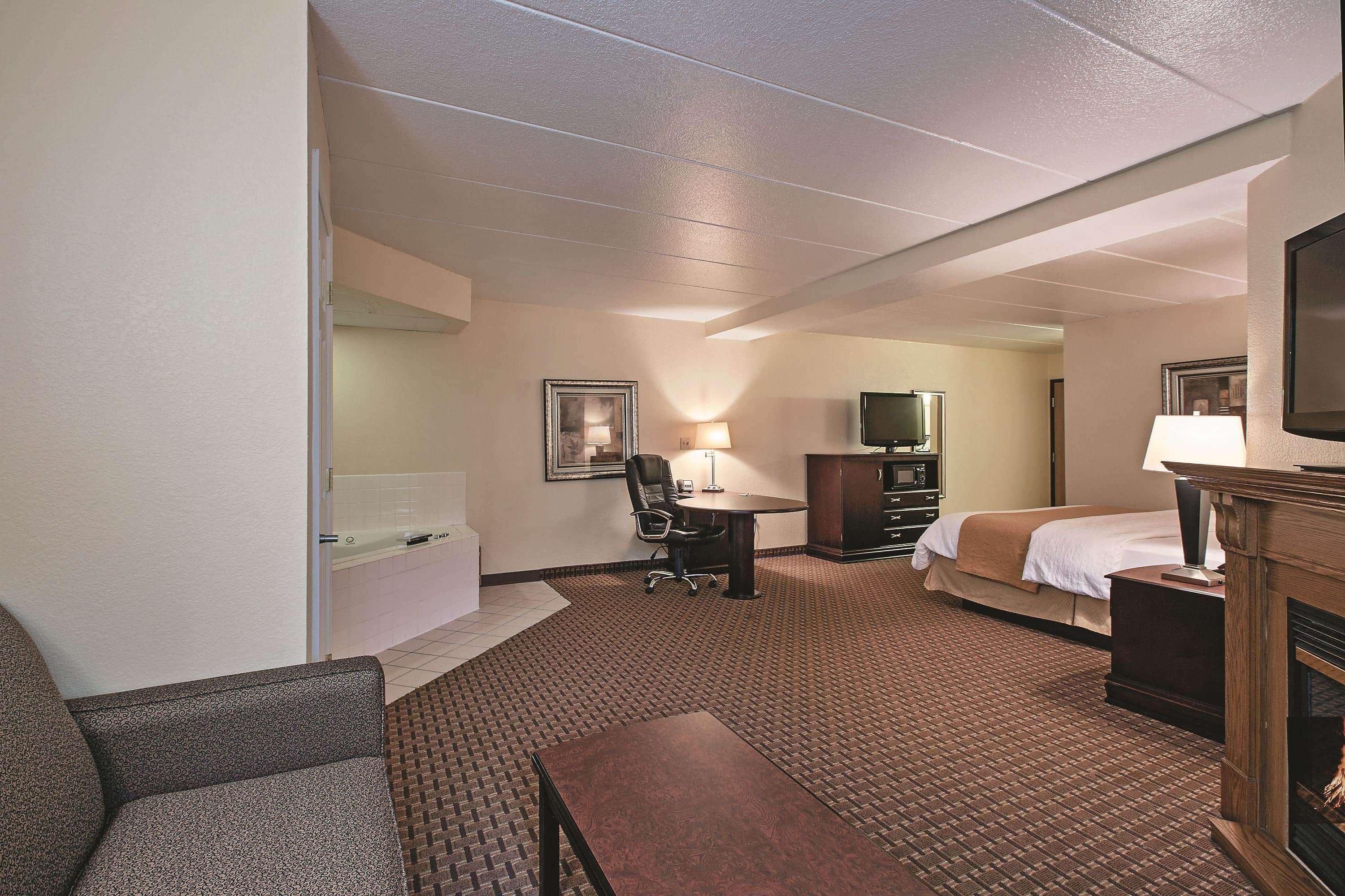 Best Western Fort Wayne I-69 North Exterior photo